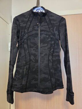 GENTLY USED, LULU LEMON ZIP UP HOODIE, SMALL!!!